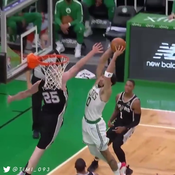 OTD in 2021: Jayson Tatum tied Larry Bird's franchise record 60 points ☘️ ✅ 60 PTS on 20-37 FG, including 31 combined in the 4th quarter &amp; OT. ✅ Set new career-high and tied Celtics franchise record. ✅ Helped Boston rally from 32-point deficit (it was 48-77 at halftime).