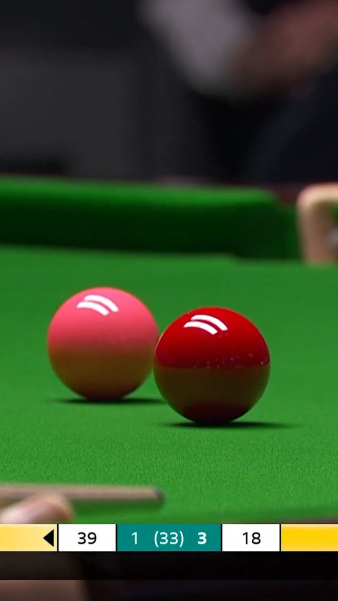 That was CLOSE! 😳 John Higgins almost touched the pink ball to pot this red!