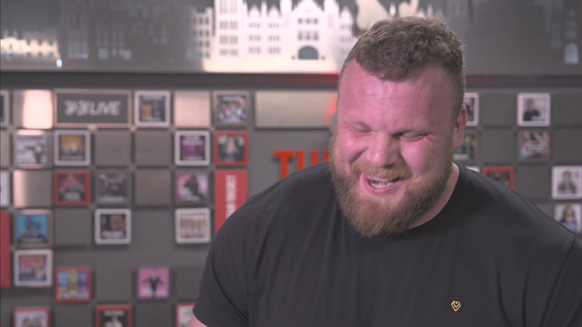 "He needs to get his act together a wee bit!" 🤣 British strongman Tom Stoltman gives his backing to Josh Rock at the Premier League Darts 🤝