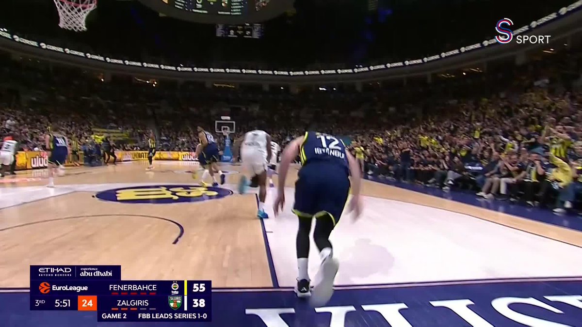 Nando De Colo, boşluğu buldu ve sayıyı kaydetti! 🏀