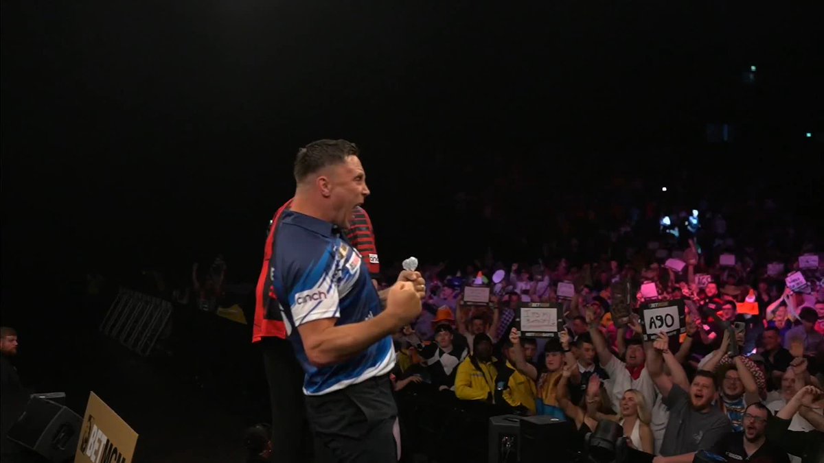 PRICE COMPLETES THE COMEBACK! Gerwyn Price is one step closer to Finals Night, as The Iceman fights back from 5-3 down to beat Stephen Bunting 6-5! 📲 #PLDarts | QF