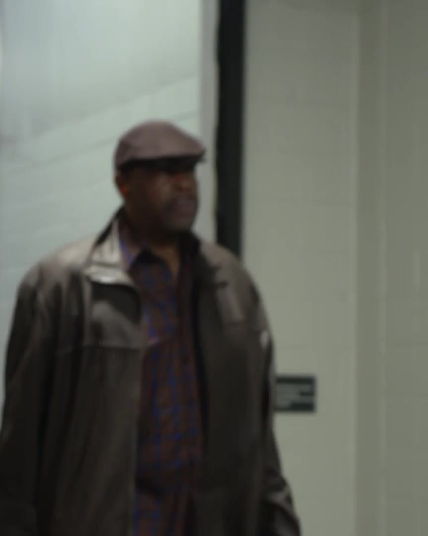 Welcome to Atlanta. Patrick Ewing arrives with the Knicks at State Farm Arena for Game 6 📍