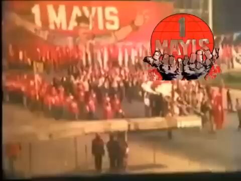 Bir daha geri dönmemek üzre yıkılıp gidecekler. Ve elbette ki, sevgilim, elbet, dolaşacaktır elini kolunu sallaya sallaya, dolaşacaktır en şanlı elbisesiyle: işçi tulumuyla bu güzelim memlekette hürriyet… #1Mayıs #Yaşasın1Mayıs