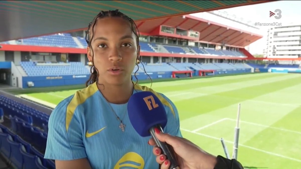 🔵🔴 "Parlar català és el mínim que puc fer pels culers" La periodista Patricia Domínguez ha parlat amb una de les jugadores importants del Barça femení, Vicky López. #Fanzone3Cat ▶