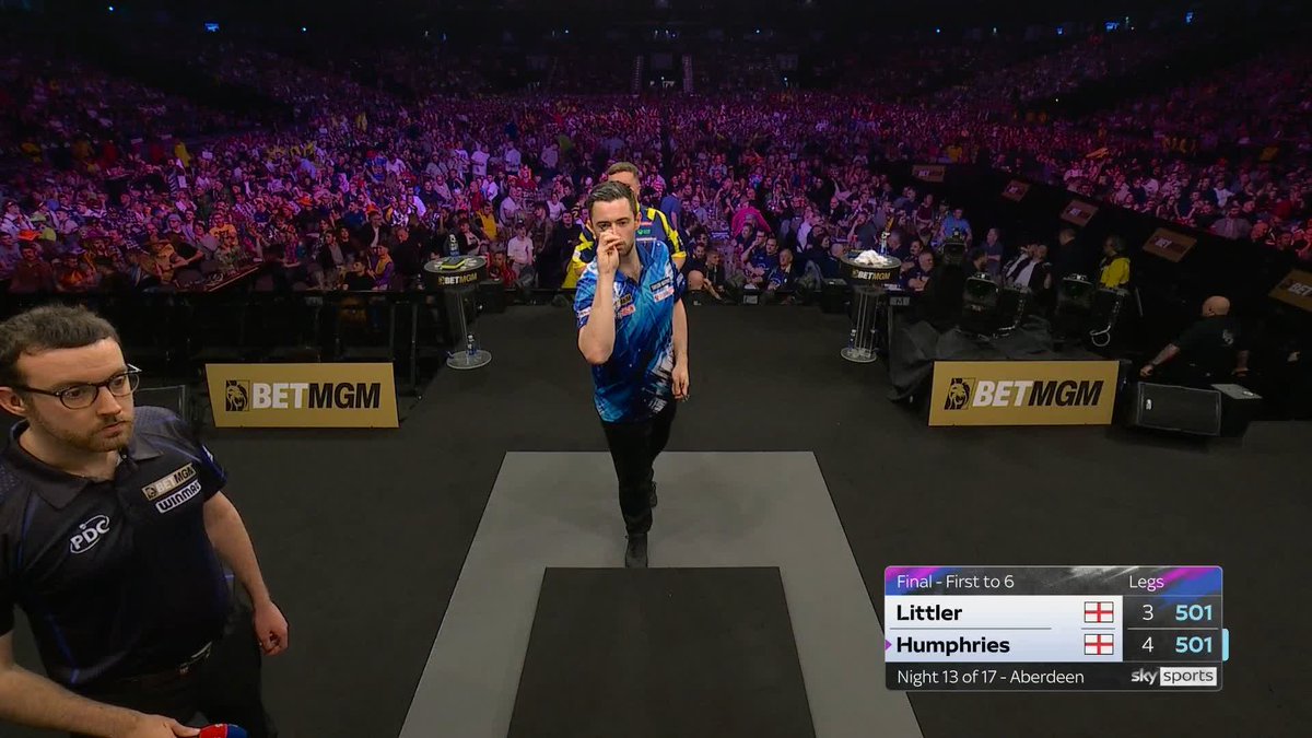 HUMPHRIES BREAKS! Luke Humphries gets the first break of throw in this contest, as Cool Hand takes the lead for the first time in this final!