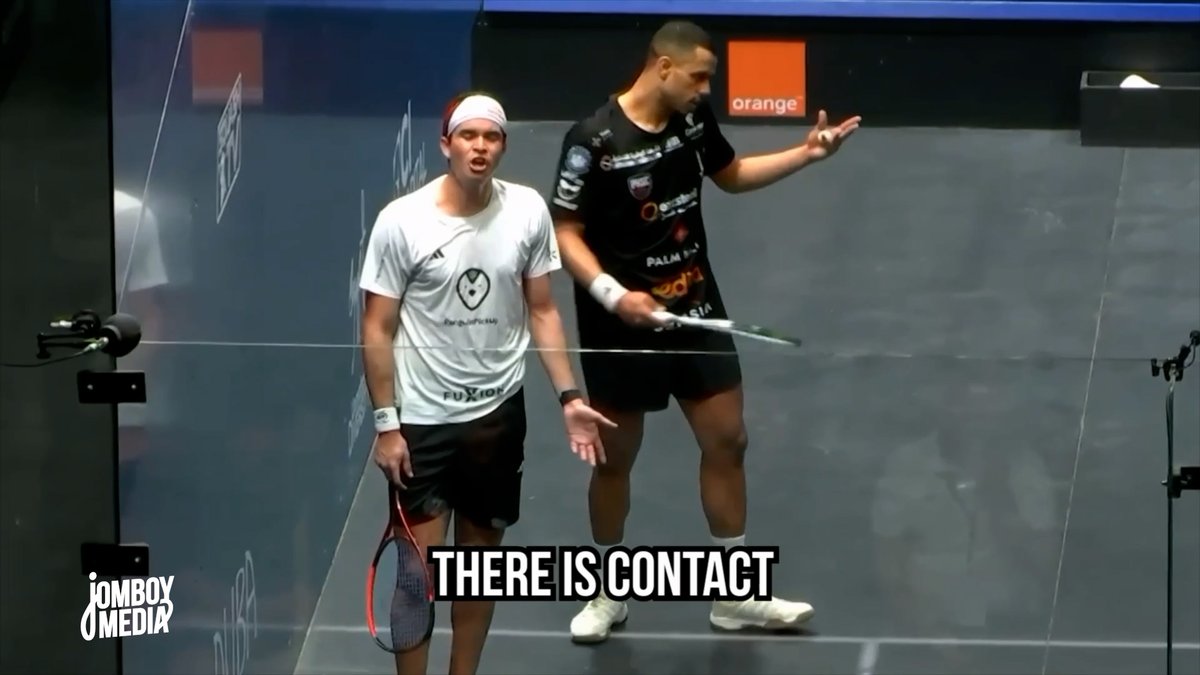 Referee forced to make decisions because squash players keep bumping into one another, a breakdown