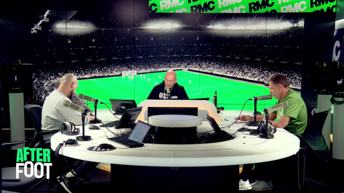 😅 Daniel Riolo sur les trophées UNFP : "Doué, ça fait 3 ans qu'il est là, comment ça c'est encore un espoir...? Joao Neves ? Il est champion d'Europe. Zaïre-Emery ? Mais ça fait 10 ans qu'il est là ! Les meilleurs espoirs sont que des joueurs qu'on connait depuis..."
