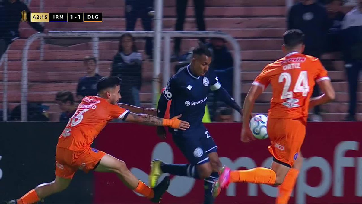 El robo que le están pegando a Deportivo La Guaira en Argentina es escandaloso… El chiqui mafia haciendo de las suyas.