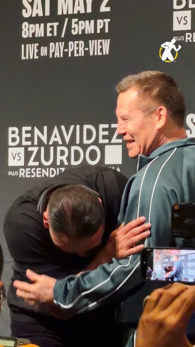 One last face-off between boxing LEGENDS! 🥊 Oscar De La Hoya x Julio Cesar Chavez 🔥
