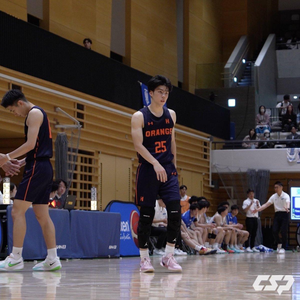 東海大との一戦でゲームハイ33得点🔥🔥 青森ワッツでも特別指定選手を経験！昨季2部リーグ得点王👑 鍋田 憲伸（法政大学4年／PG／182cm／福岡大附大濠高） 33 PTS｜6 3PM｜7 2PM 法政大学体育会男子バスケットボール部 #スプリングトーナメント #GWは大学バスケ #Bリーグ #大学バスケ