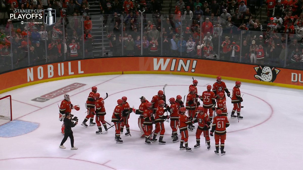 THE DUCKS KEEP FLYING 🦆 Anaheim defeats the Oilers to move onto the second round of the Stanley Cup playoffs 🔥