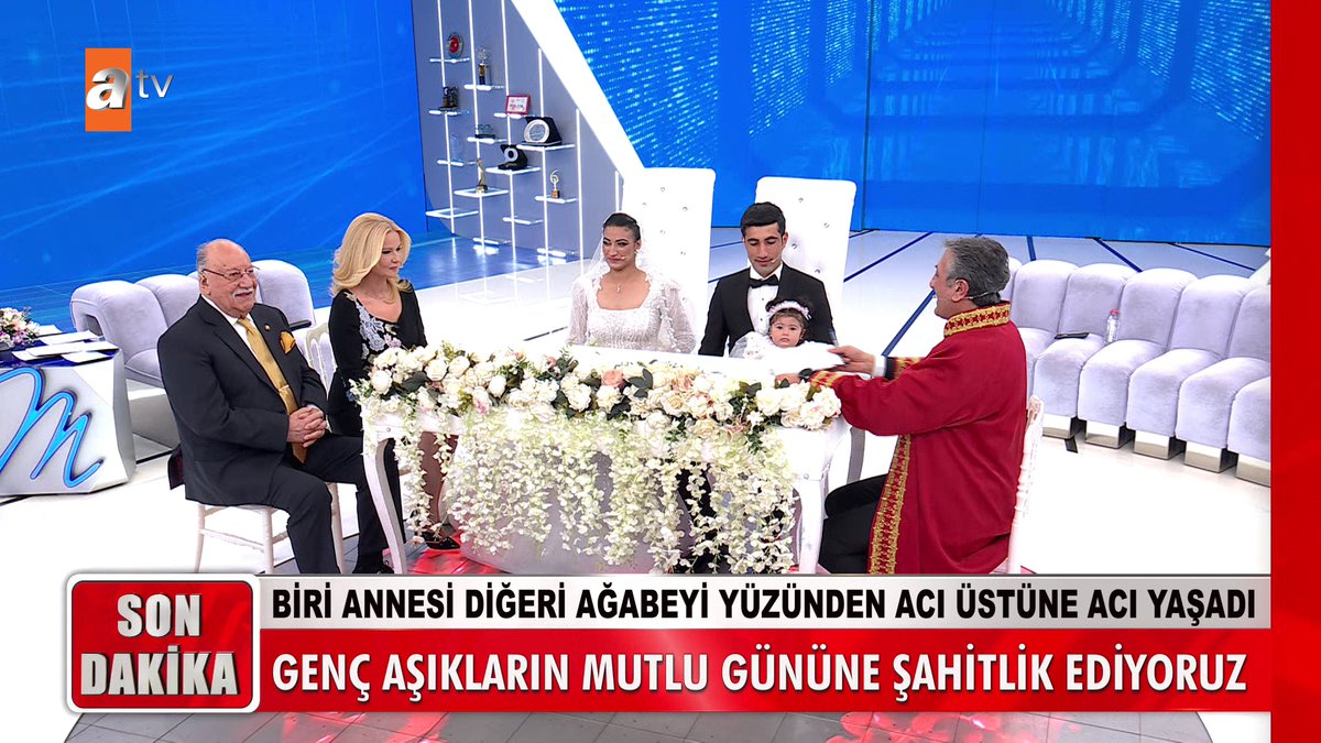 Zeynep ve Berat için kötü günler geride kaldı. Genç aşıkların mutlu gününe şahitlik ediyoruz. #MügeAnlıİleTatlıSert #MügeAnlı @mugeanliatvde