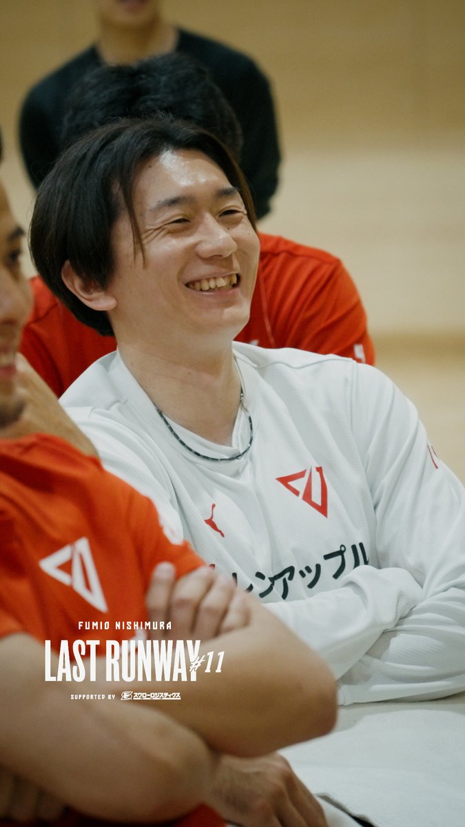 文男のために勝とう── レギュラーシーズン最終節を前にチーム全員で #西村文男 のキャリアを称える時間が設けられた。共に歩んできた仲間たちの想い、背番号11へのリスペクト。すべてを力に変えて。今週末、CSホーム開催権を掴み取るため #ジェッツ一丸 で挑む。 #LASTRUNWAY11 | 西村 文男