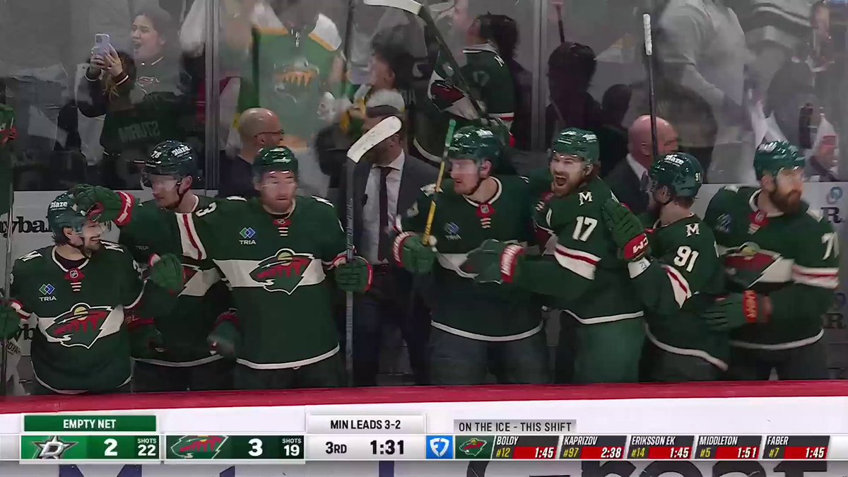 WHAT A NIGHT!!! 🤩 #StanleyCup Two teams advanced to the Second Round and both games ended 5-2! Stick Tap for Veterans presented by Navy Federal Credit Union