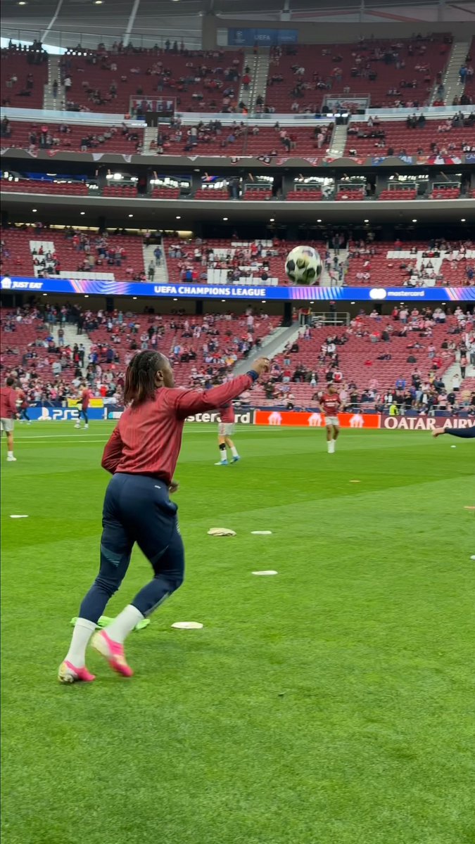 POV: You're warming up before a Champions League semi-final 🥶