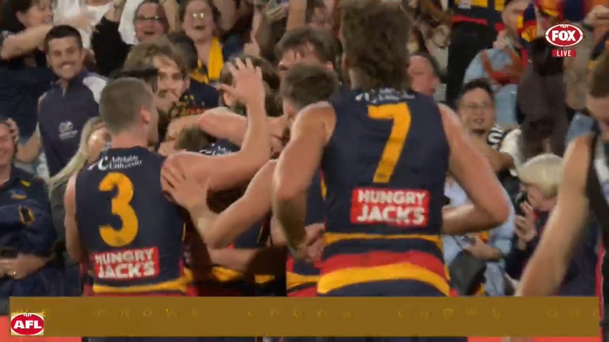 This rivalry is something else 🤯 Relive the last two minutes of #AFLCrowsPower, thanks to OMO Australia.