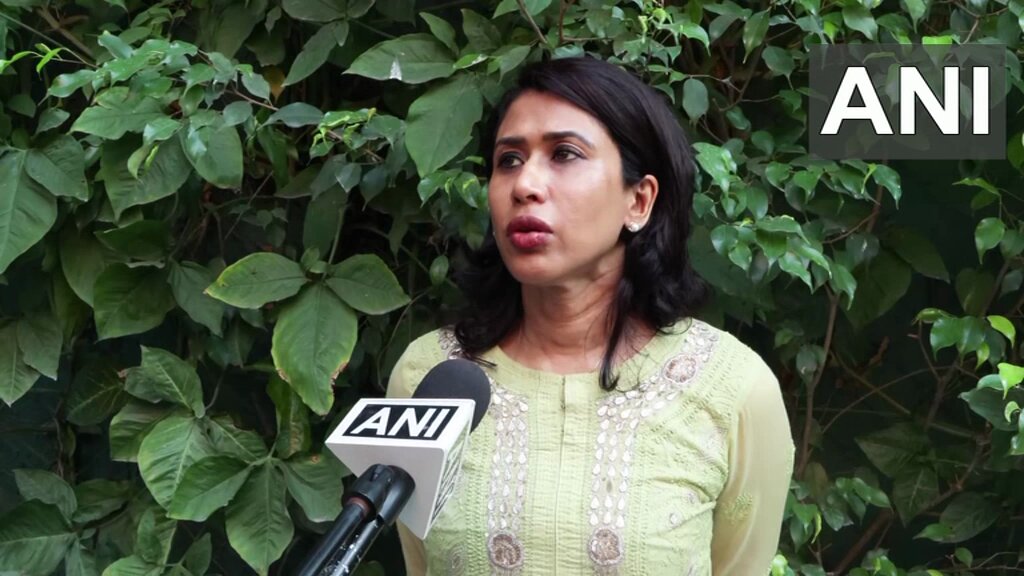 #WATCH | Delhi: On the Supreme Court granting anticipatory bail to Congress leader Pawan Khera, Congress spokesperson Shama Mohammed says, "I agree with the Supreme Court. He should have got bail before from the High Court of Assam. It did not need to go to the Supreme Court. It's just a defamation case... We congratulate him..." On the commercial LPG cylinder price hike, he says, "24 hours have not gone by after the last vote has been placed, and there is an increase in the gas cylinder price... They wanted to get all the votes, which is why they increased it after the votes had been cast..."