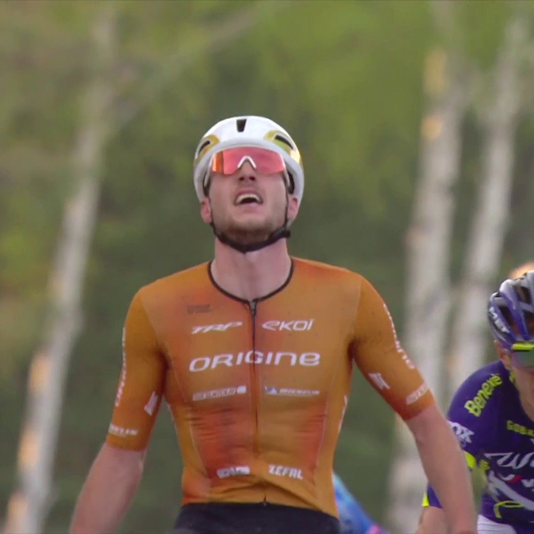 Le Français Mathis Azzaro (25 ans) s'est imposé sur le short-track de la 1re manche de la Coupe du monde de VTT, à Yongpyong (Corée du Sud). Il a décroché son premier succès en #MTBWorldCup devant l'Italien Simone Avondetto et le Suisse Dario Lillo.