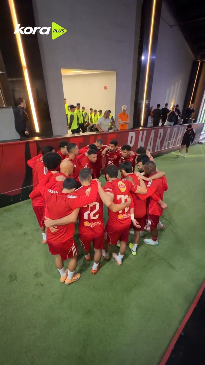 "الماتش ده لازم نكسب.. الناس جاية من كل حتة علشانا لازم نموت نفسنا" 🔴🦅 تريزيجيه يحمس لاعبي الأهلي قبل عمليات الإحماء ولقاء الزمالك 🔥