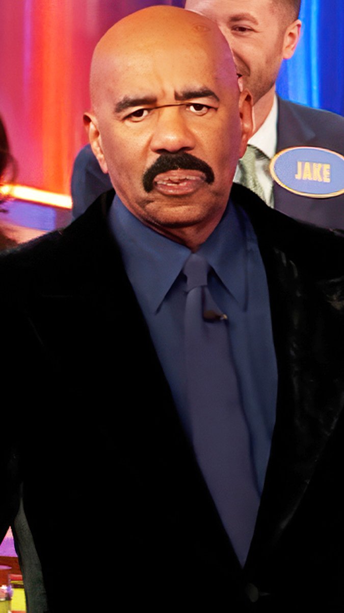 7 magazine covers Steve Harvey has been on multiple times. 😂😂😂 Flattering podium answer cracks up everyone!