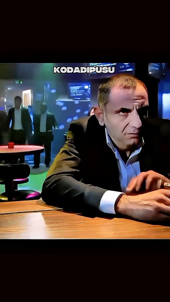 Memati, Pusat'ın adamlarını dövüyor