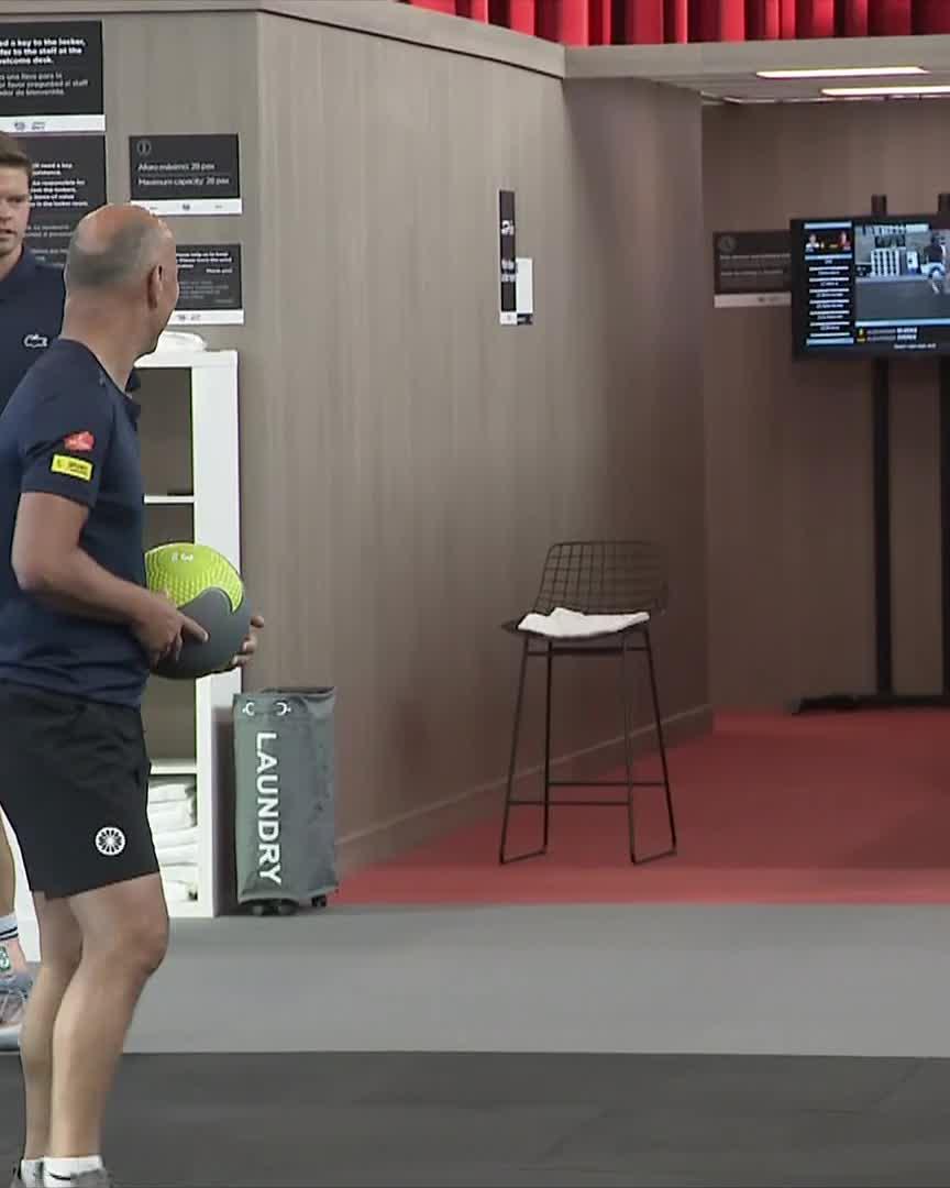 Multi-sport threat: unlocked 🔓⚾️😅 Alexander Blockx going through an unusual warmup before his first Masters 1000 semi-final #MMOpen
