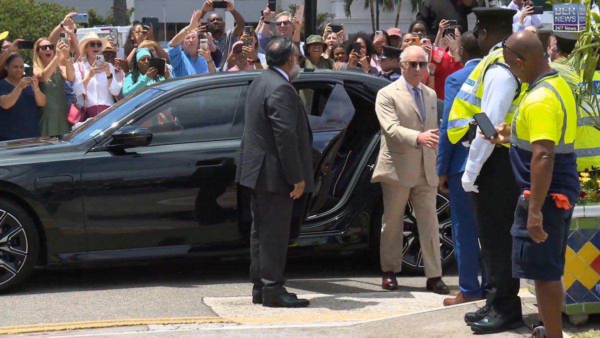 The crowd cheered as King Charles III arrived at City Hall earlier today. He spent some time greeting people outside before meeting with local artists | More coverage: