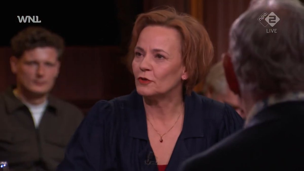 .Judith Tielen, staatssecretaris van Onderwijs, verbaast zich over de woordkeuze van FVD-lijsttrekker Lidewij de Vos, die de anti-azc-protesten in Loosdrecht bijwoonde en 'vreedzaam' noemde. "Je moet heel voorzichtig zijn om het daar op te stoken." #WNL
