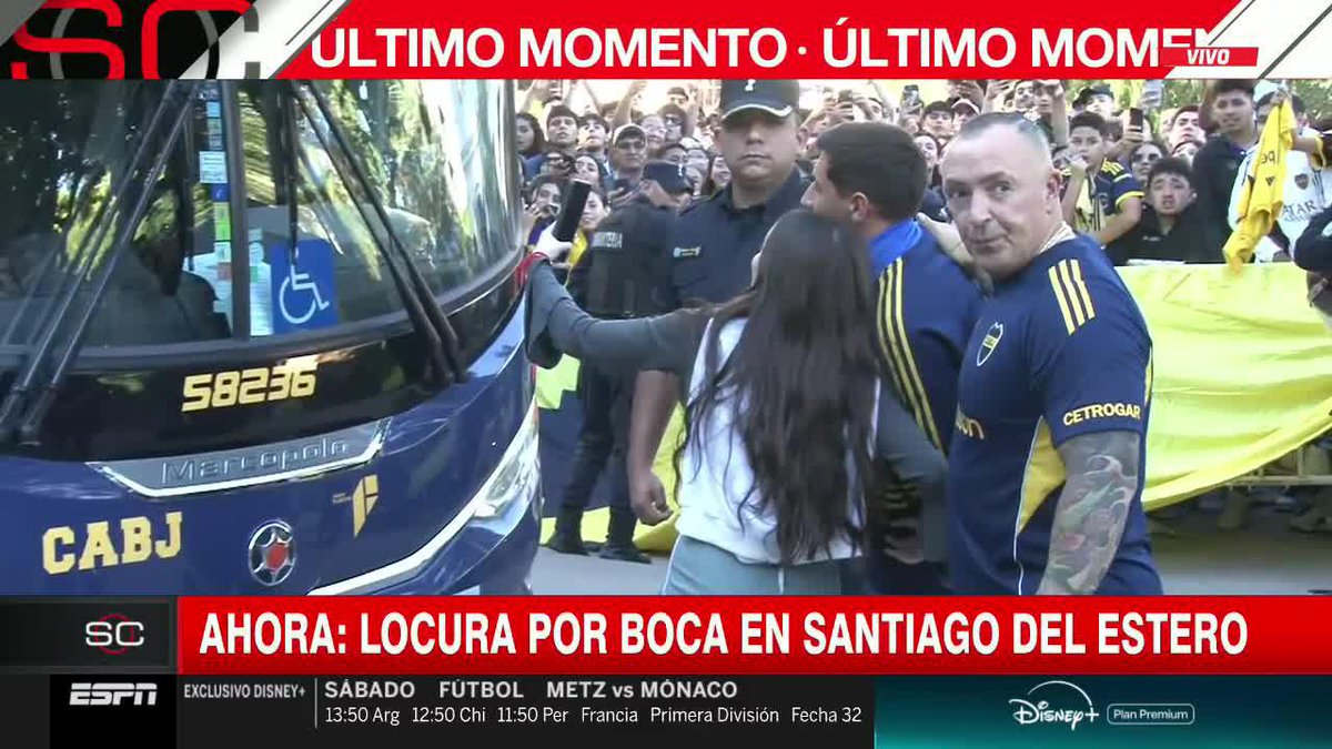 GRAN GESTO DE LA BESTIA: una hincha de Boca pasó las vallas de seguridad y Merentiel se quedó a sacarse una foto con ella. 📺 #SportsCenter | #DisneyPlus Plan Premium