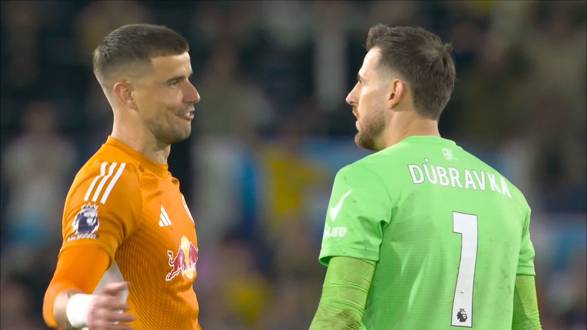 "Full credit to Daniel Farke!" Jamie Redknapp and Stuart Dallas react to Leeds' big win over Burnley 📈