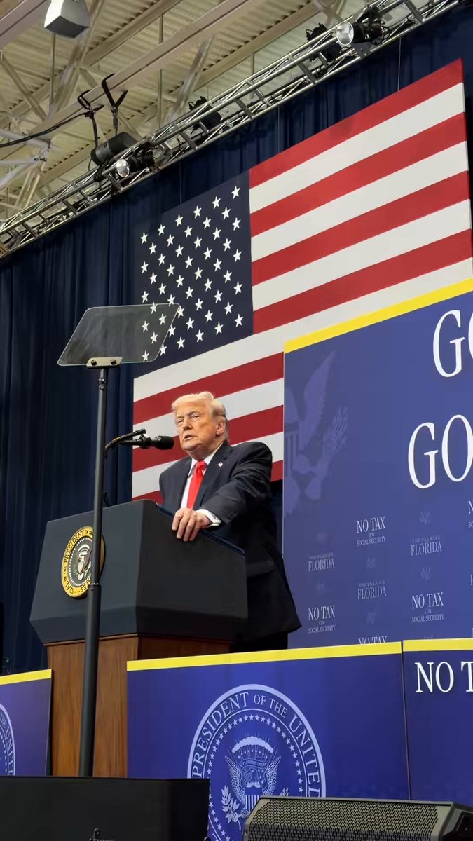 🇺🇸 Trump is on a roll in Florida today😂: "Look at you old guys... Wouldn't you like to be my age? Young, vital, and vibrant." Only Trump.