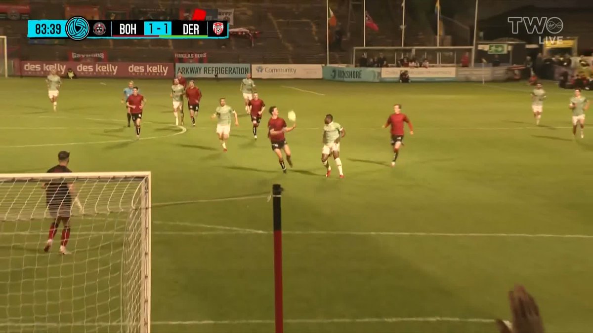 🗣️ "It's just so strange..." 🗣️ "I've never seen it on a football pitch before." Eoin Doyle reacts to the Bohs handball, which occurred a few minutes after Derry City's red card. #VMSport