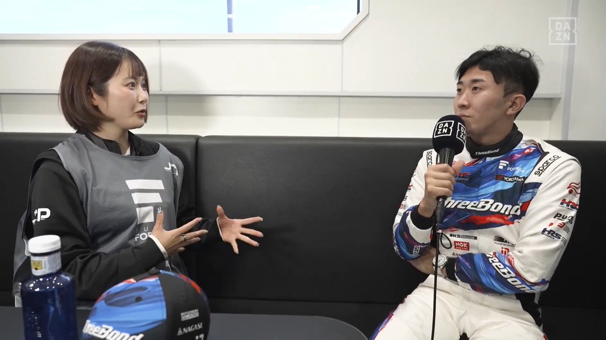 🗣「僕が考えるプロの姿は…」 モータースポーツ新番組 『DAZN RACING』🏁 いよいよ配信スタート📺⚡ #小出峻 × #後藤佑紀 特別な許可のもと、チームトランポ内での 貴重インタビューが実現🎤 "レース直前でも取材を受ける"がモットーの小出選手 その背景にある考え方とは? 初回のラインナップはこちら🔽 📌角田裕毅×サッシャ 独占リモート出演 📌松下信治×あま猫×笹原右京 📌佐藤琢磨 独占リモートインタビュー 📌野尻智紀×英美里 📌小出峻×後藤佑紀 🏎『DAZN RACING #1』 📲#DAZN で配信中 小出 峻/Syun Koide ThreeBond|スリーボンド 後藤佑紀👶🍺きのちゃん スーパーフォーミュラ公式 #SFormula #スーパーフォーミュラ #DAZNレーシング