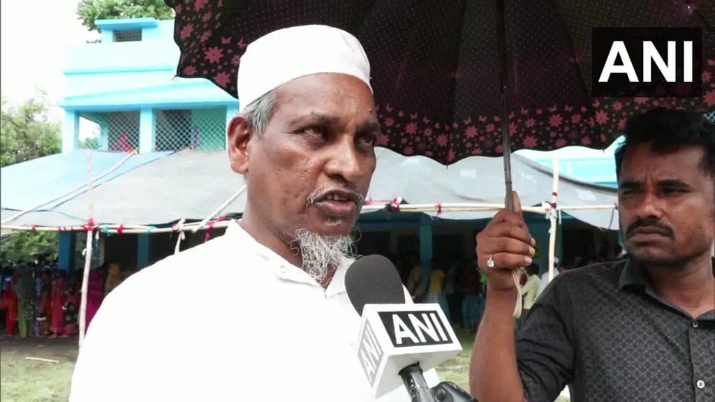 #WATCH | A voter, Mader Mollah, says, "... A proper road should be constructed here. There is no primary health care centre here, which should come up. There is no high school here either, so a school should be built. We hope that harmony prevails here. If the leaders do something about it, I will be happy. I do not like what is happening right now. I do not like what Humayun Kabir and Suvendu Adhikari are saying..."