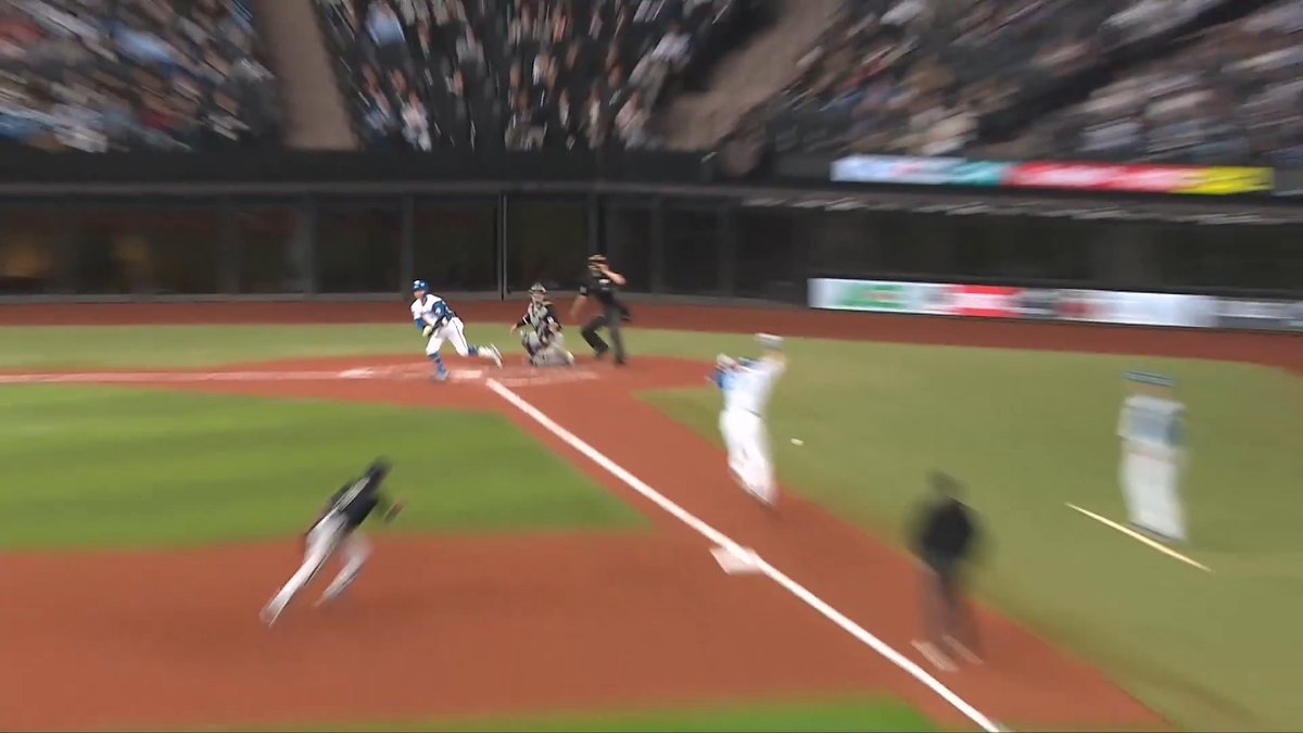 素早い反射神経で避ける！💨😲 北海道日本ハム 清宮幸太郎 選手！👀 👇ライブ配信・見逃し配信を見る