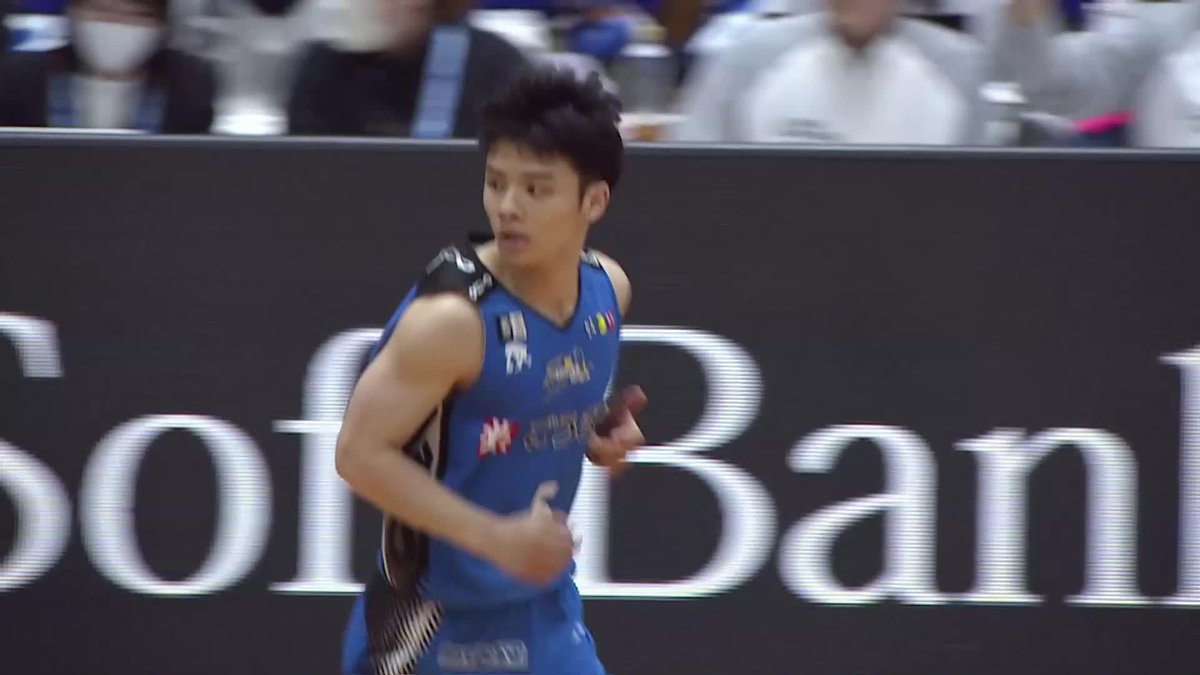 1歩が大きすぎるステップバックスリー😳 ルーキー・新井翔太が23得点と大活躍！！ 島根スサノオマジック 📡バスケットLIVEで生配信中 #Bリーグ #りそなグループ