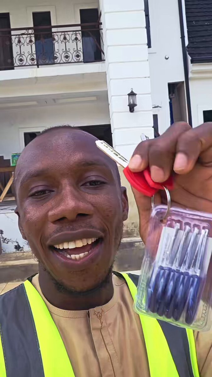 “At a construction site where both red and black keys are used, workers make use of the red key regularly during work hours. However, once work is over and the building owner arrives to park, there’s no need to remove the existing key. As soon as the black key is inserted, the red key automatically stops working on the door.” — Man claims