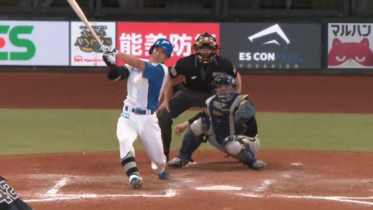 意地の一本！🌈 北海道日本ハムドラフト3位ルーキー 大塚瑠晏 選手のプロ初ホームラン！㊗✨ 👇ライブ配信・見逃し配信を見る