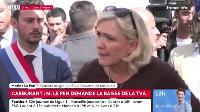 En politique, on a des convictions ou on n'en a pas. C'est aussi simple que ça. Moi, je ne suis ni de droite ni de gauche : je suis de France. Je ne défends ni la droite ni la gauche, je défends les Français.