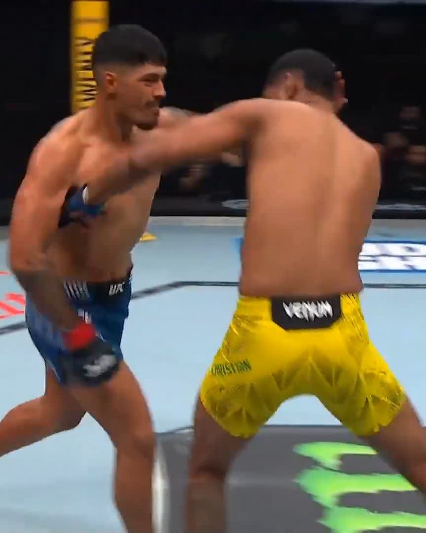 VICIOUS 'BOWS WHEN HE GETS ON TOP 🏹 Junior Tafa ends this one early in Round 1 for a massive win! [ #UFCPerth | LIVE on @ParamountPlus ]