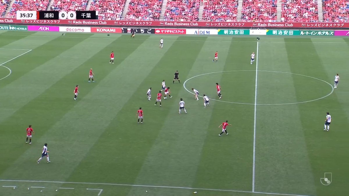 #安居海渡 が相手5人を引き付けてトリッキーなパスを披露👀 攻撃のスイッチをON⏩ #UrawaRedDiamonds #urawareds #浦和レッズ #matchplayback #WeareREDS #Jリーグ #サッカー
