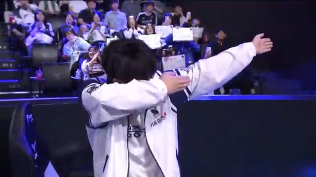 KRX Ucal 🇰🇷 does the “Boat Kid dance” after defeating NS 🇰🇷