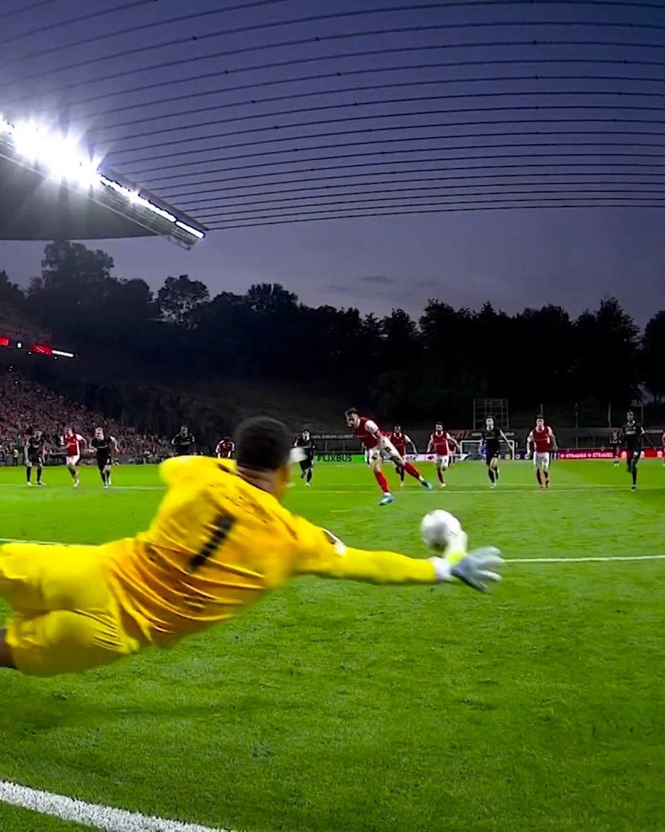 🤯 Penalty saves don't get much better than this... #UEL | SC Freiburg
