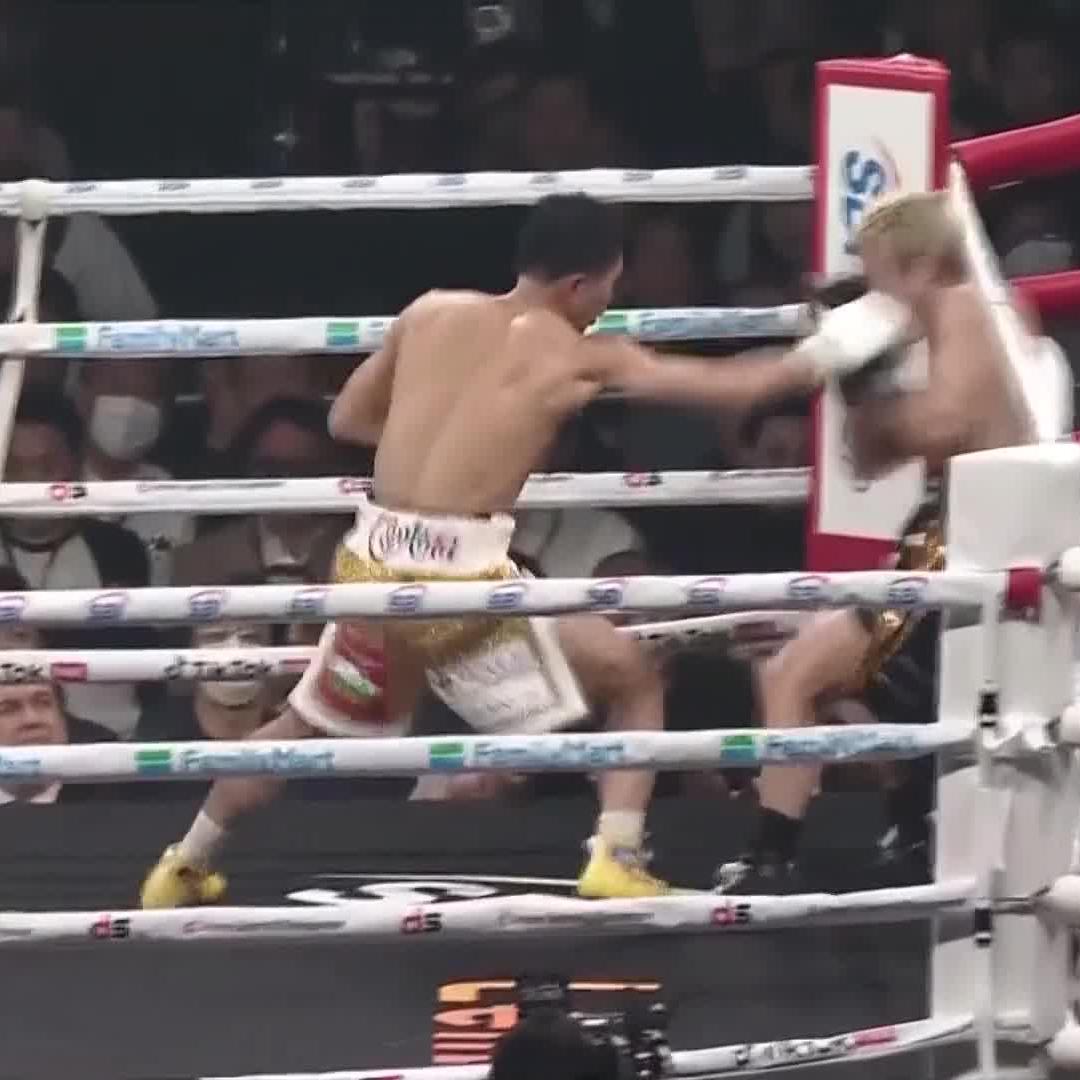 'Big Bang' looking for the big left hand 👀 #InoueNakatani | Live now on DAZN ▪️