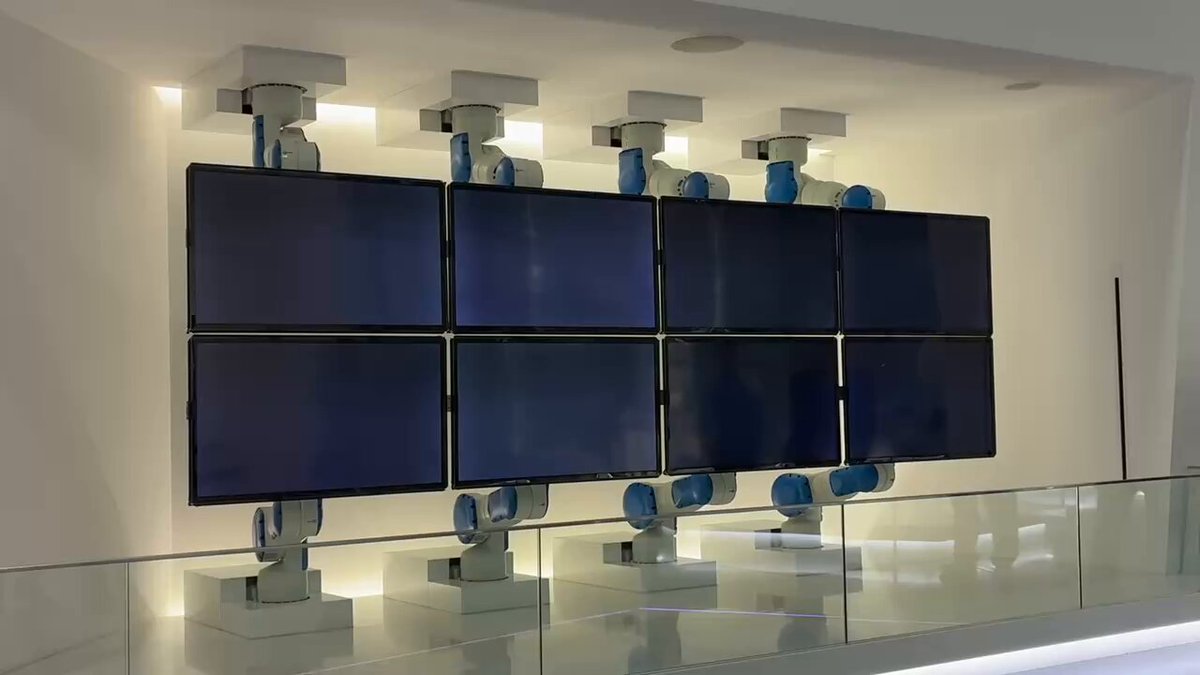 FAの技術を「魅せる」ことに使った展示は圧巻でした！さすが世界の安川電機！