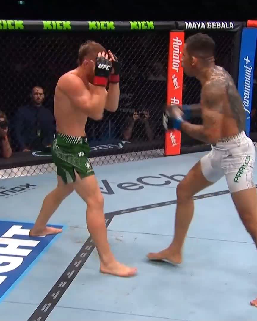 Carlos Prates just DESTROYED Jack Della Maddalena in his hometown 😳