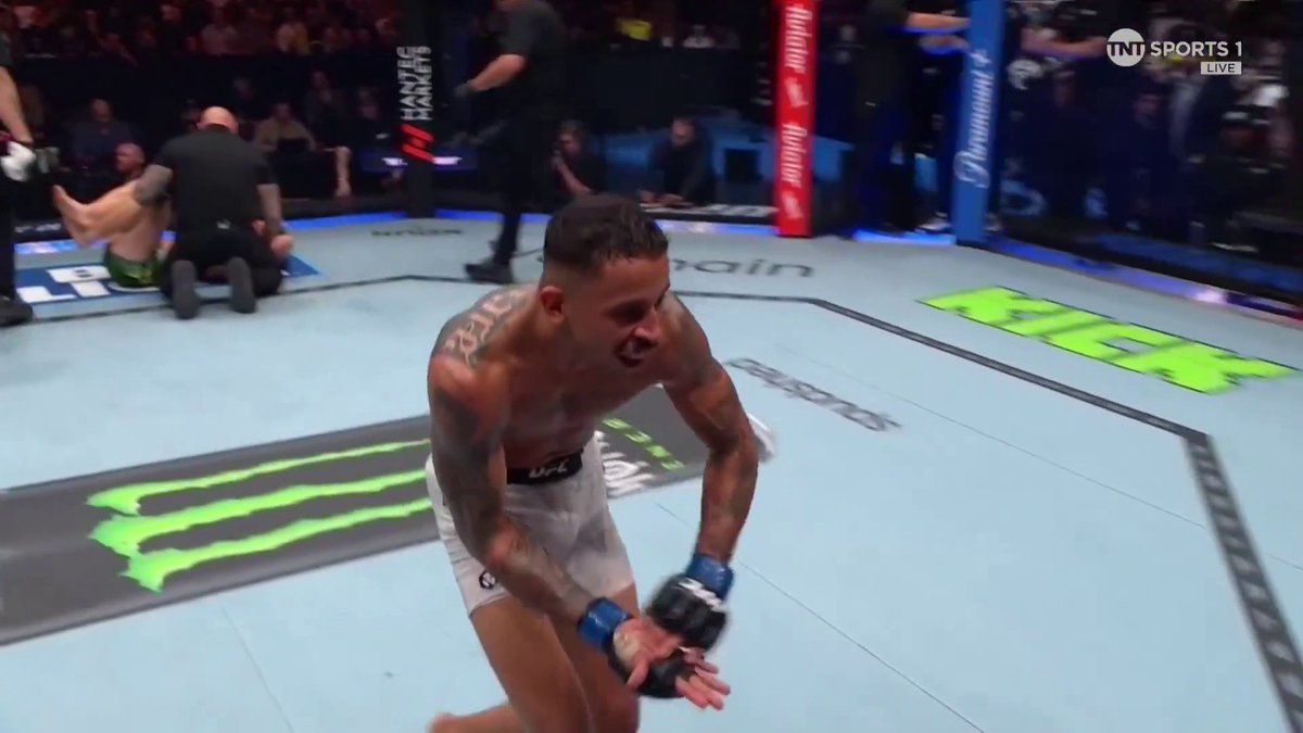 Carlos Prates is UNDENIABLE! 🙏🙏🙏 The Nightmare destroyed Jack Della Maddalena in the main event! #UFCPerth | Stream TNT Sports on HBO Max