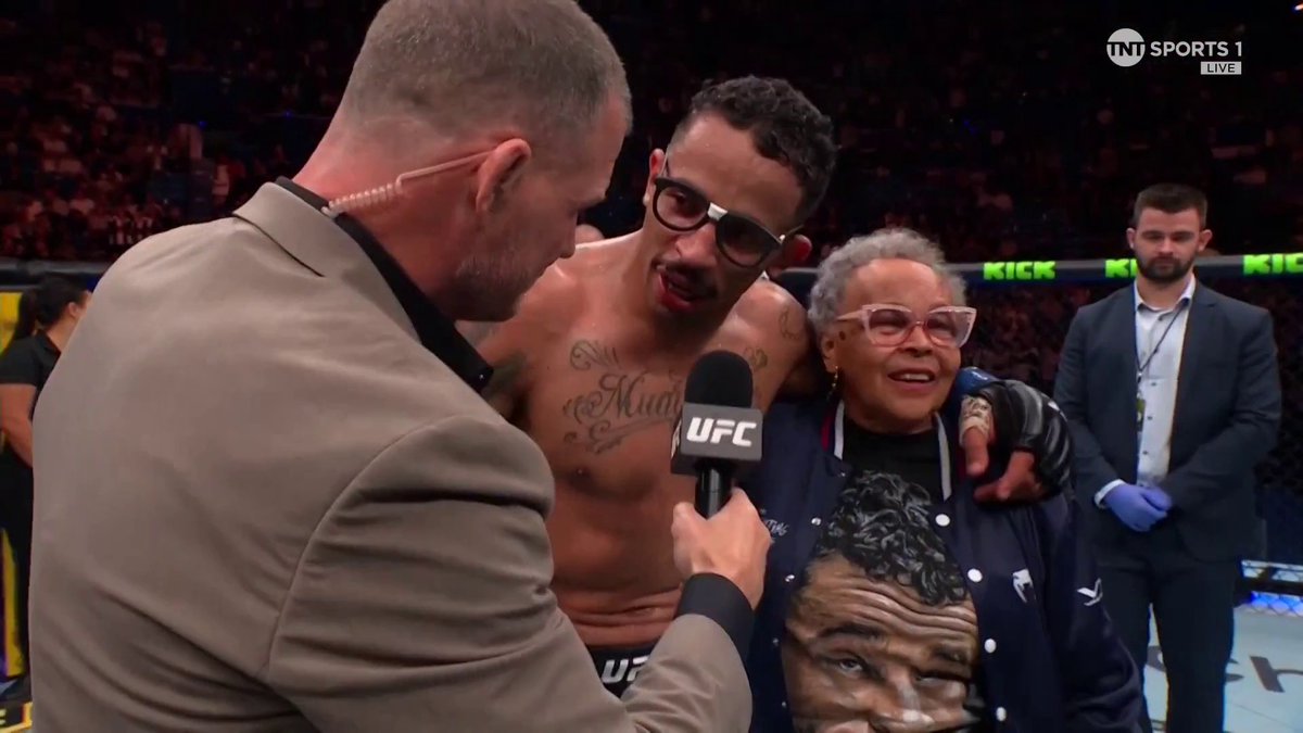 Podemos ainda fortemente sonhar com o primeiro brasileiro campeão meio-médio da história do UFC. Entendo que o buraco é mais embaixo com Islam, Morales e Garry, mas enquanto a luta estiver em pé, Carlos Prates é um pesadelo pra qualquer um. #UFCBR