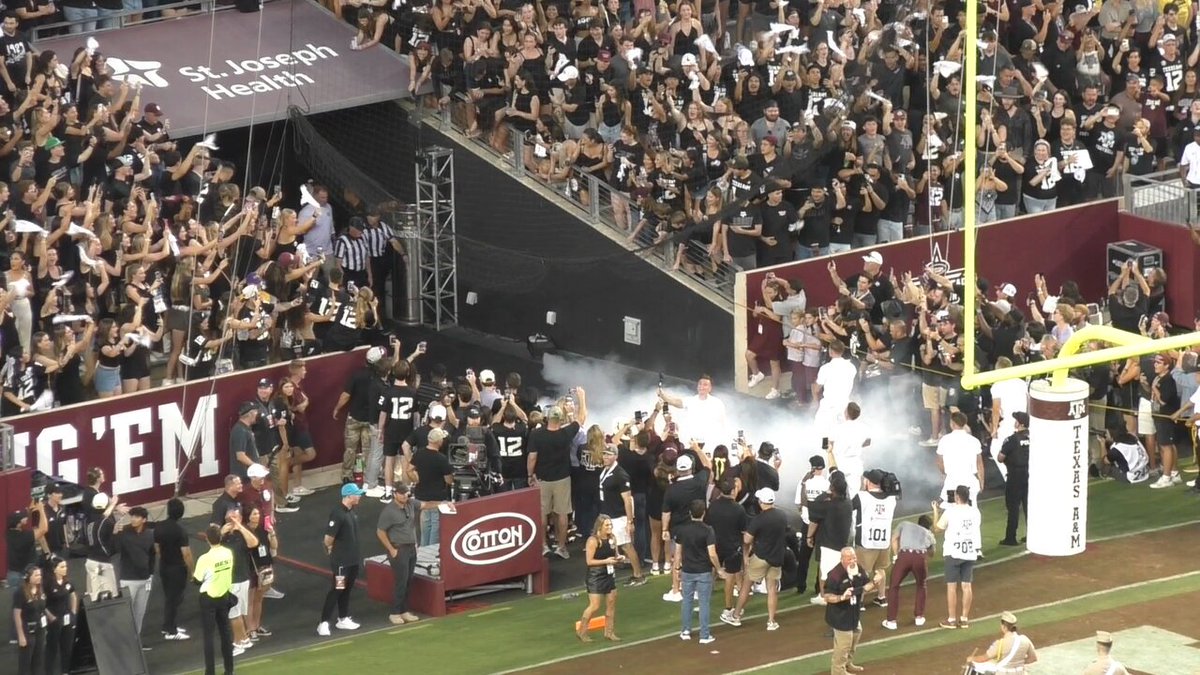 Does Texas A&amp;M do the best blackout game of any school IN THE COUNTRY?