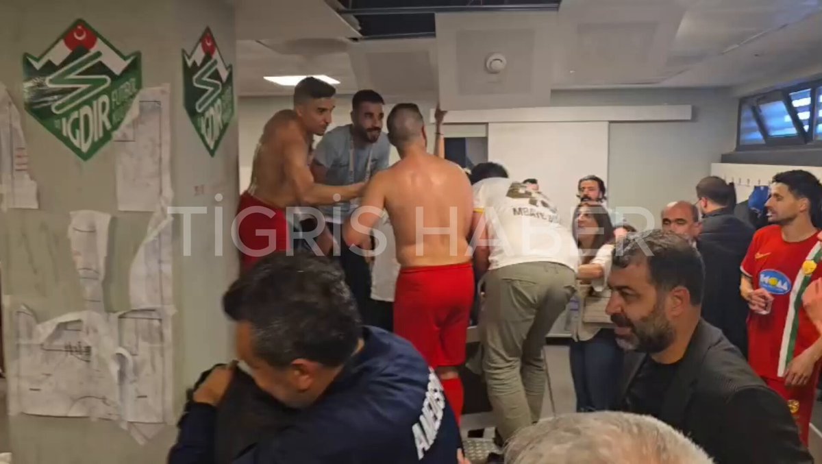 Amedspor oyuncuları soyunma odasında şampiyonluğu coşkuyla kutladı! 🎉💚❤️
